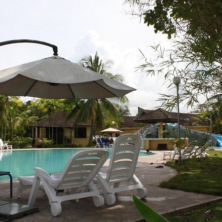 Beringgis Beach Resort & Spa Papar Kültér fotó