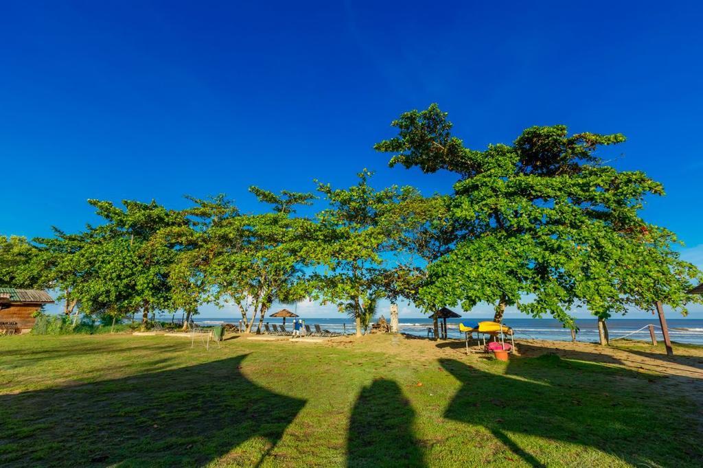Beringgis Beach Resort & Spa Papar Kültér fotó